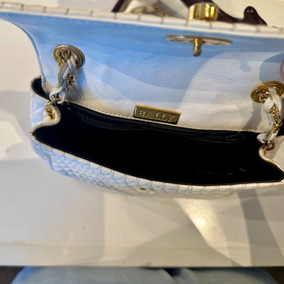 Bally Leather Quilted Handbag w/ Braided Leather and Gold Chain Strap Gently Use - Picture 2 of 3